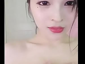 XXX model from China shows big boobs and perfect body